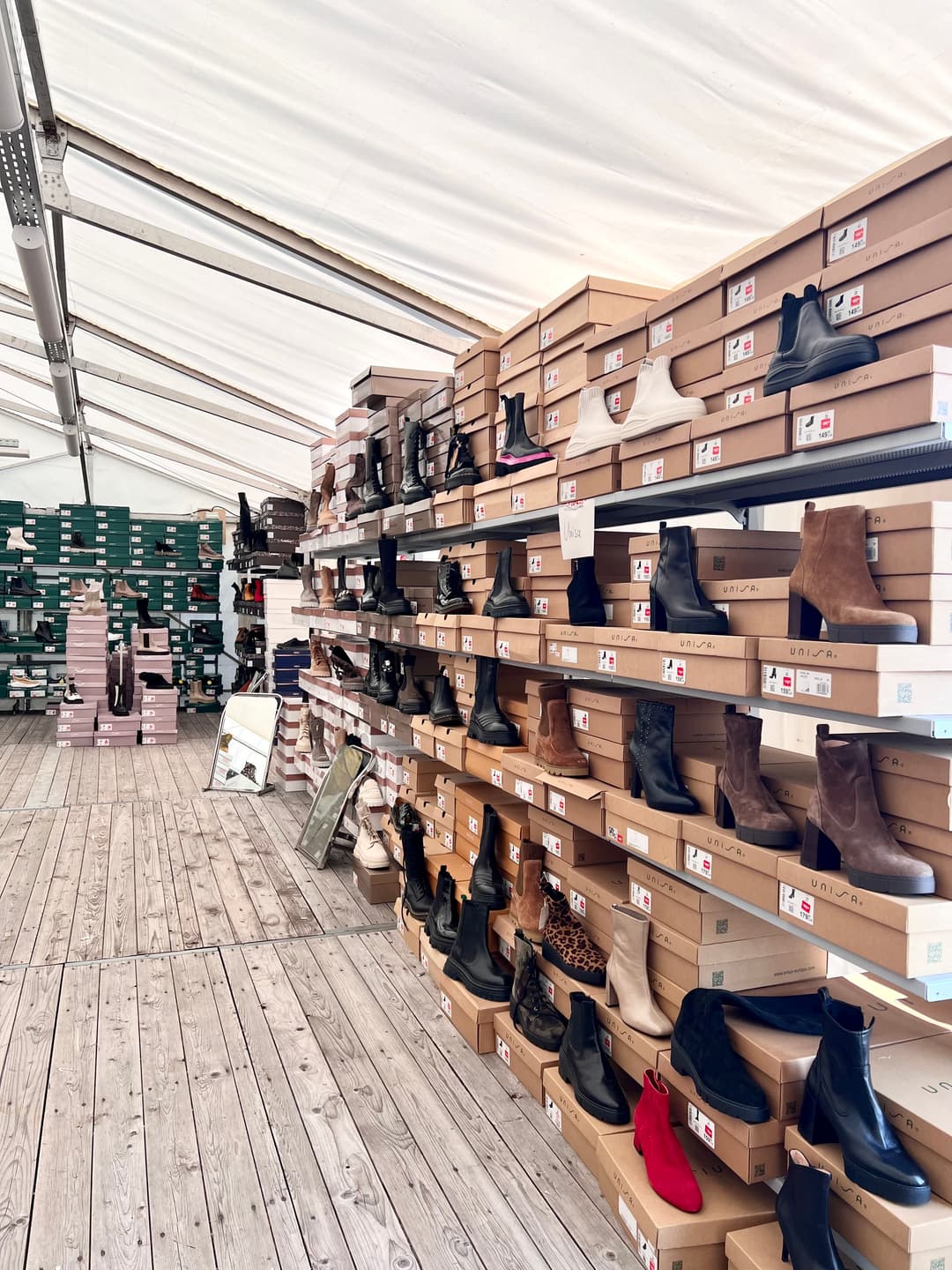 Kienast Schuhe | Lagerverkauf bis zu 70%